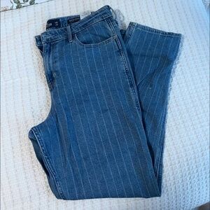 Hollister Striped Ultra High-Rise Mom Jean | 13